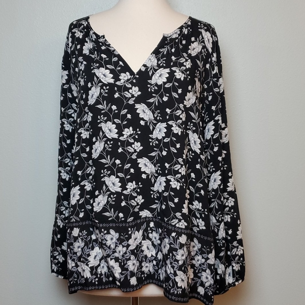 Old Navy Black and White Floral Long Sleeve V-Neck Lightweight Blouse Top Large